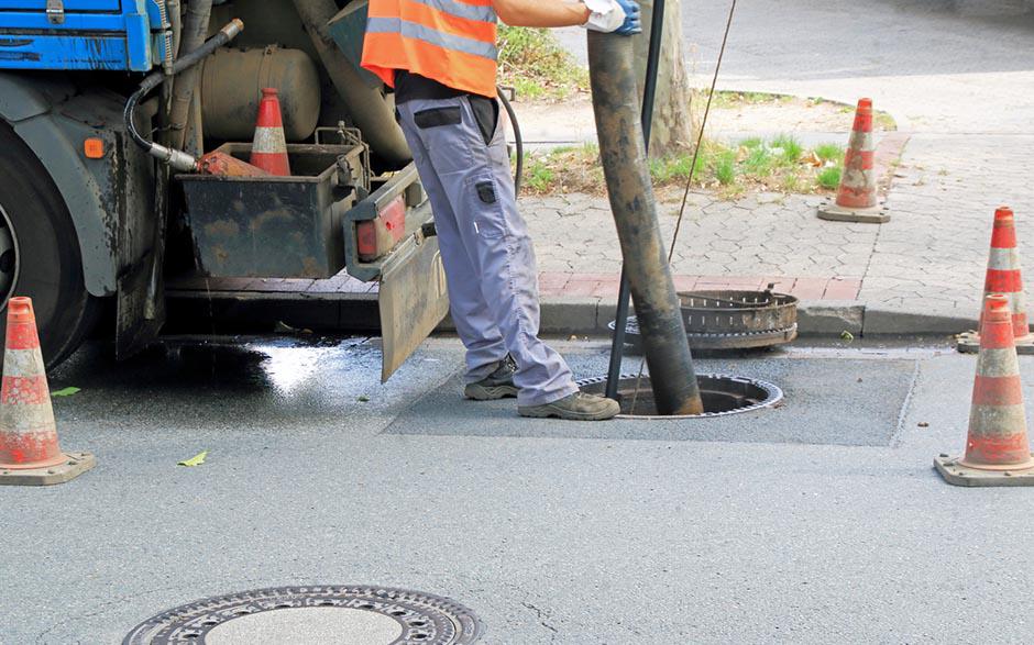 camion pompe egout Le Blanc-Mesnil